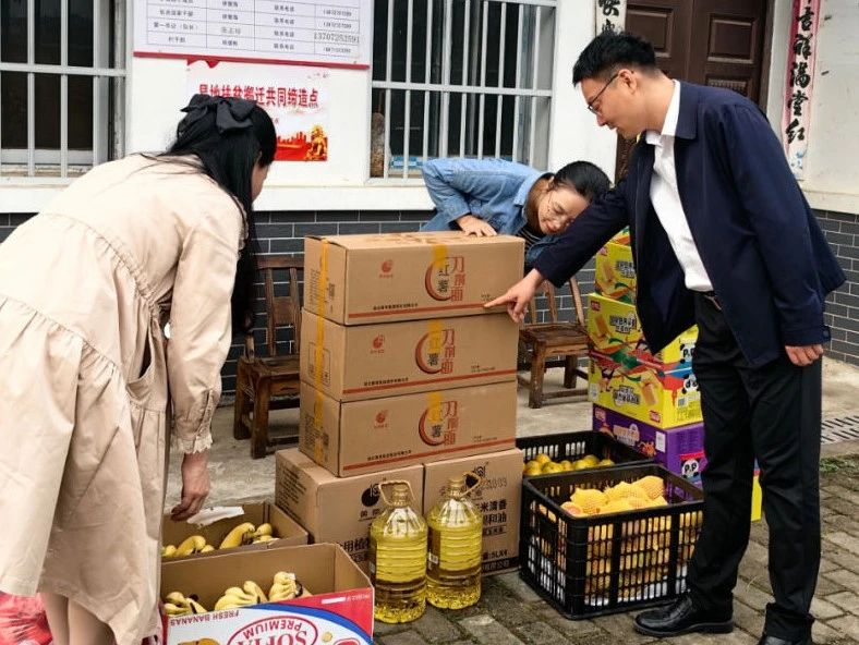 捐赠物资暖民心.png
